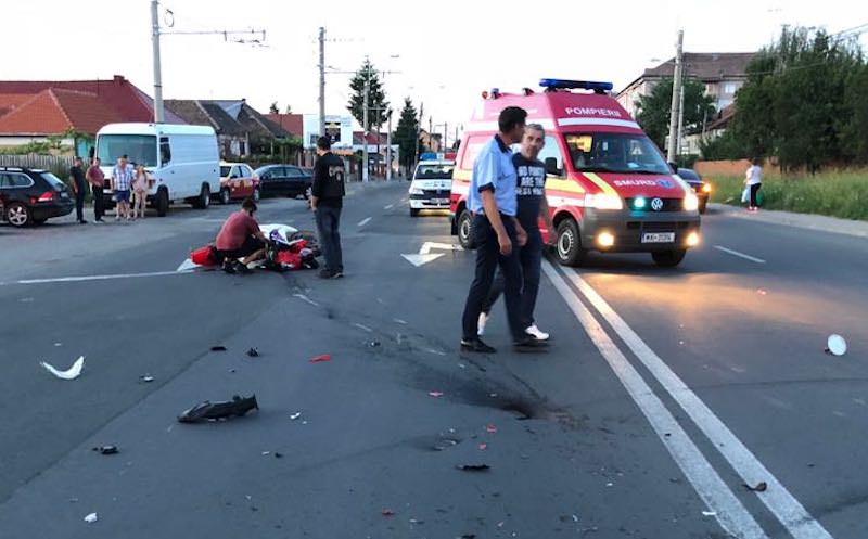 foto - motociclist lovit de o mașină pe șoseaua sibiului în mediaș