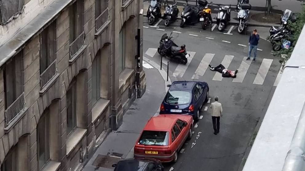 un bărbat a atacat cu cuțitul mai multe persoane în centrul parisului