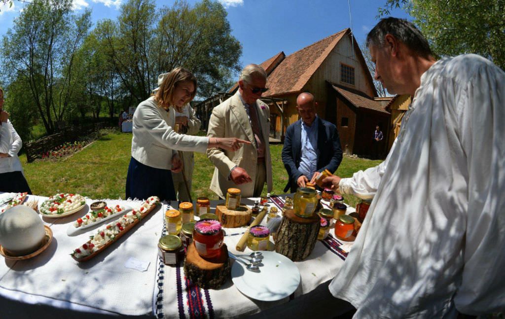 video foto prințul charles întâlnire cu micii fermieri – susține programul sibiu regiune gastronomică europeană 2019