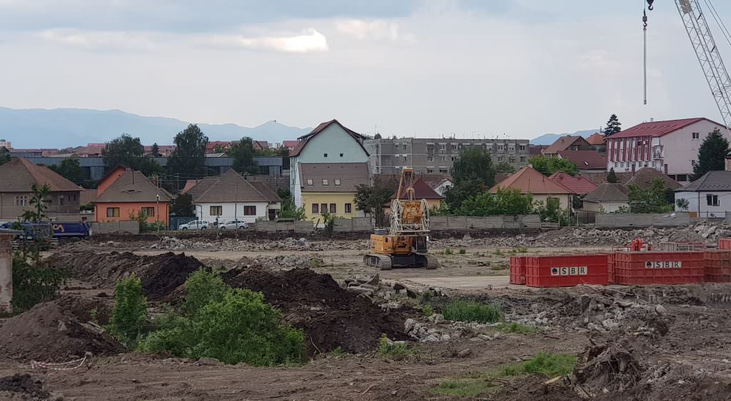 VIDEO FOTO Au demarat lucrările la viitorul Mall de la Podul Gării din Sibiu