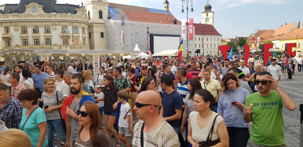 udate live video – foto sibienii protestează - peste 3.000 de oameni în stradă. ”stop joc, penalilor!”