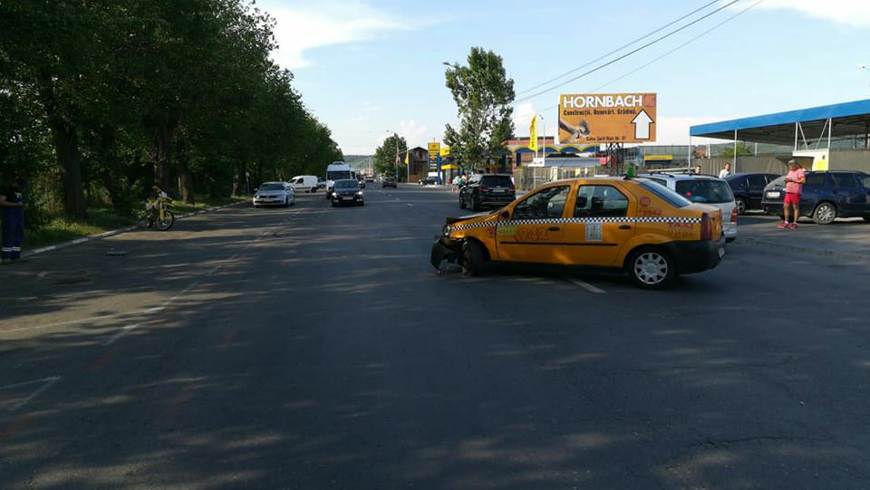 FOTO - Accident pe Calea Șurii Mari. Un motociclist rănit