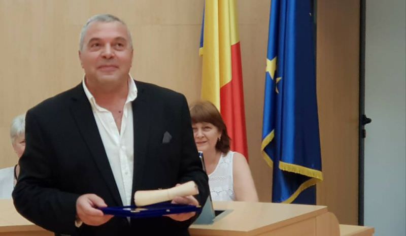 video foto - constantin chiriac emoționat profund la primirea titlului de cetățean de onoare al județului sibiu