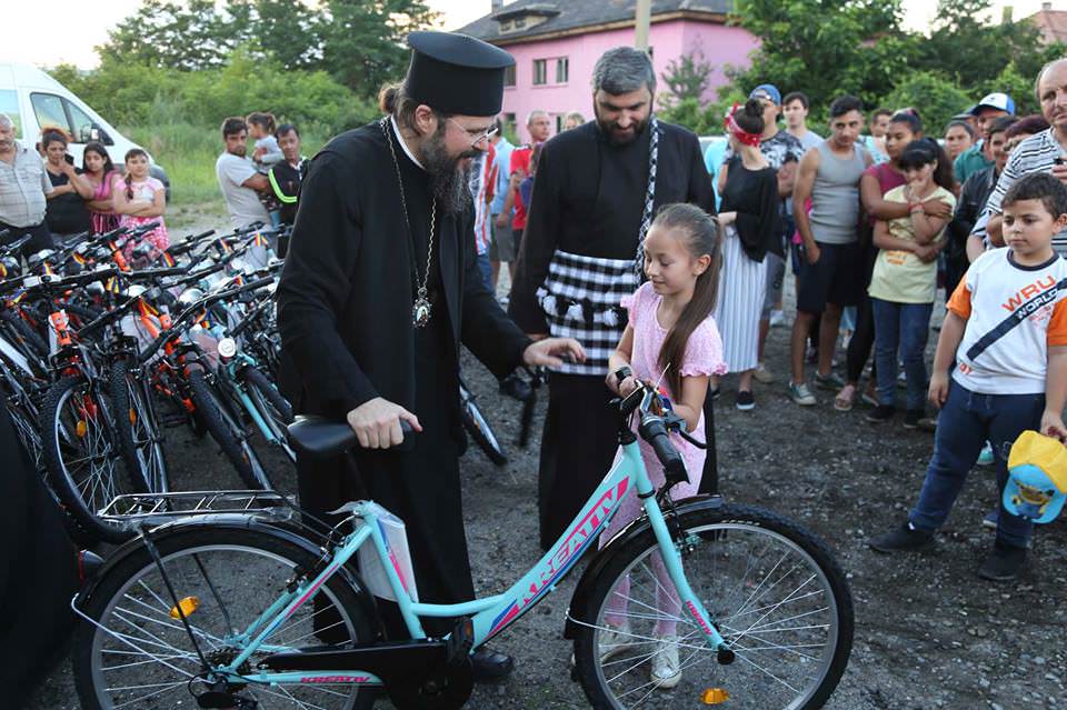 biciclete donate pentru copiii din copșa mică - micuții s-au bucurat nespus de mult