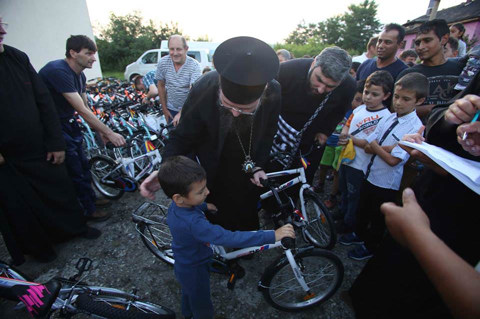 biciclete donate pentru copiii din copșa mică - micuții s-au bucurat nespus de mult