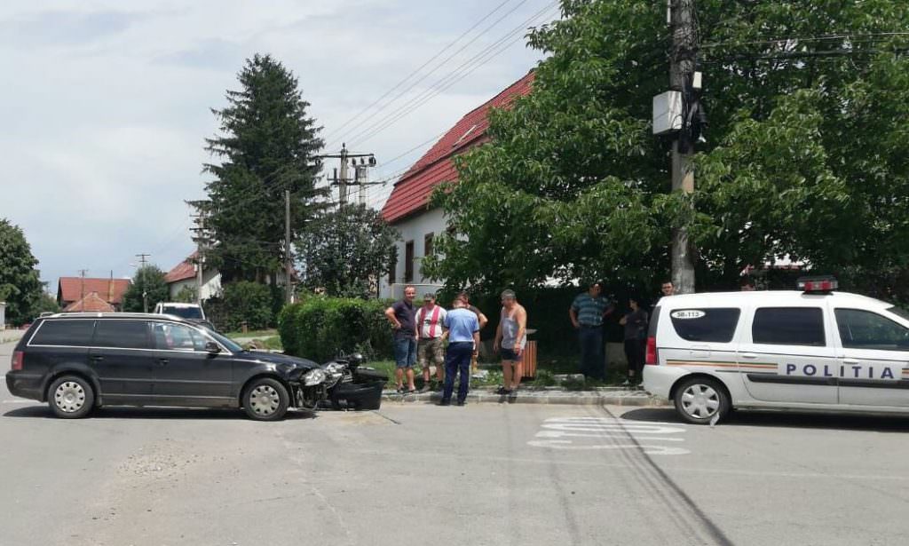 foto - motociclist acroșat de un șofer neatent la tălmaciu