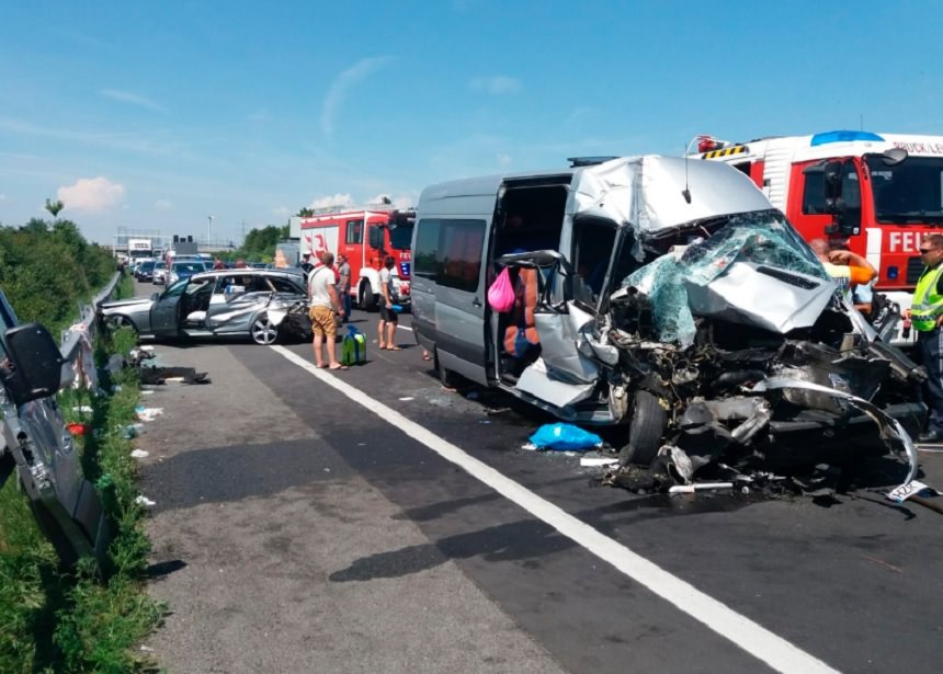 foto - opt români răniți într-un accident în austria