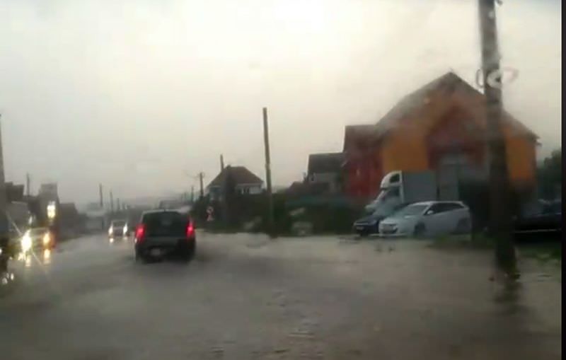 update video foto locuințe inundate la cristian după o rupere de nori. și pe dn1, păltiniș, gura râului sunt probleme