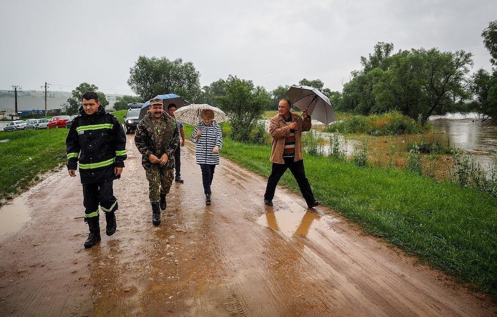 VIDEO FOTO - Inundațiile din municipiul Sibiu - Primarul Fodor a evaluat situația. Cibinul la cote alarmante