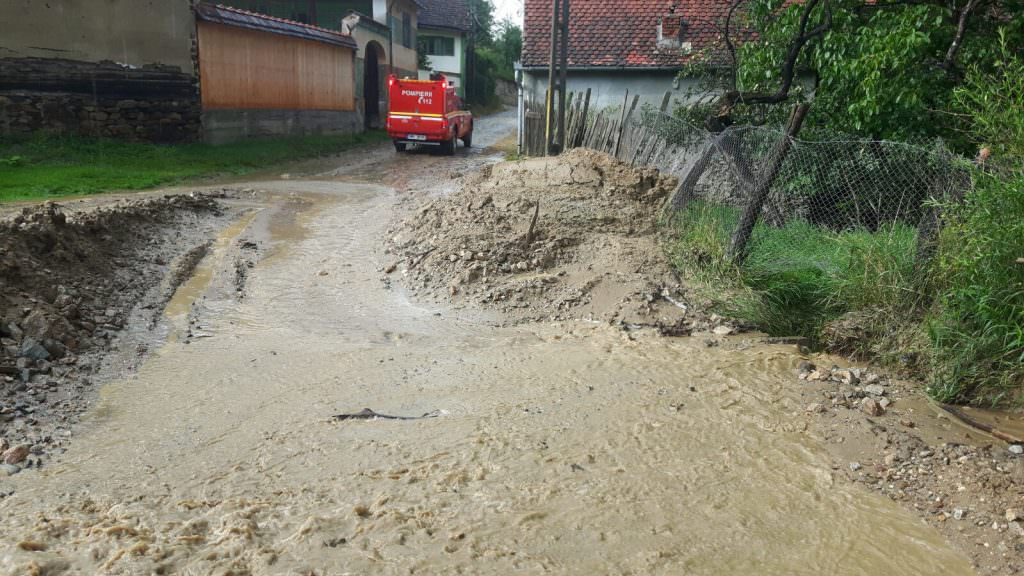 update foto cod portocaliu de ploi torențiale în 20 de localități din județul sibiu. sunt deja inundații!