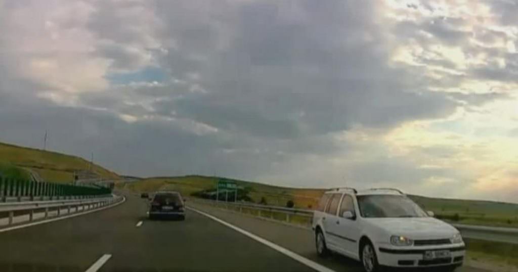 video - șofer pe contrasens pe autostrada. s-a creat panică