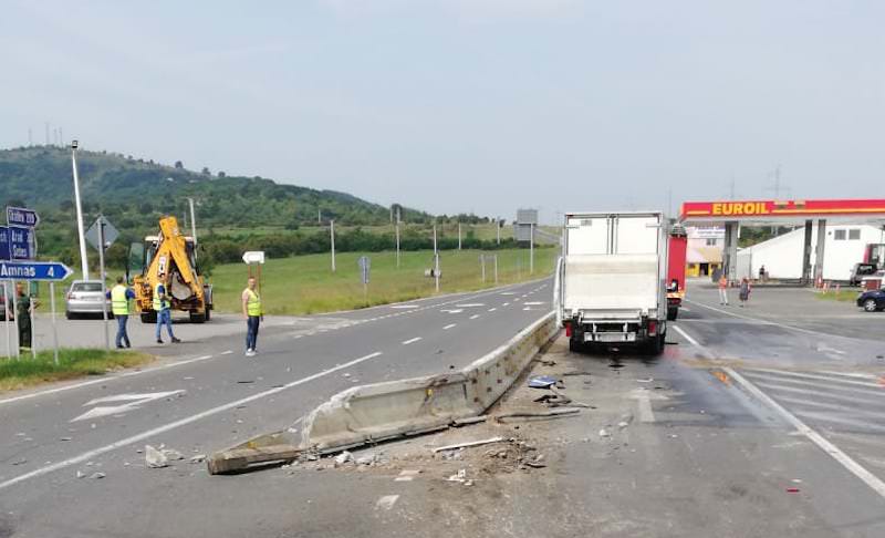 update foto accident la ieșirea de pe autostradă la săliște - un copil printre răniți