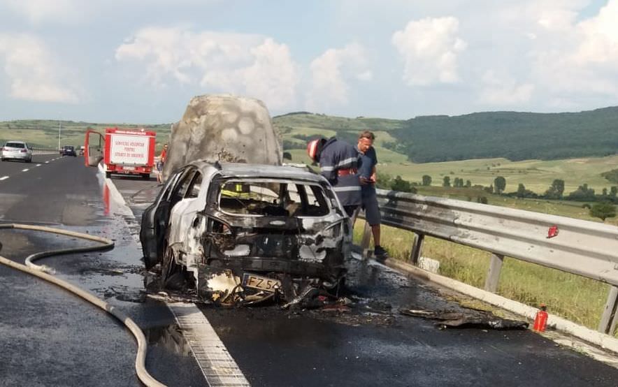 foto – o mașină s-a făcut scrum pe autostrada sibiu – sebeș
