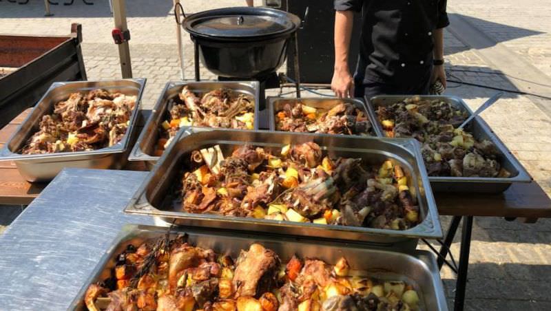 bloggeri cu peste 250.000 de urmăritori vin la sibiu food camp