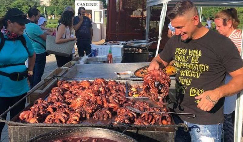 festivalul racilor și fructelor de mare - tone de creveți, calamari, caracatițe și raci gătiți la sibiu