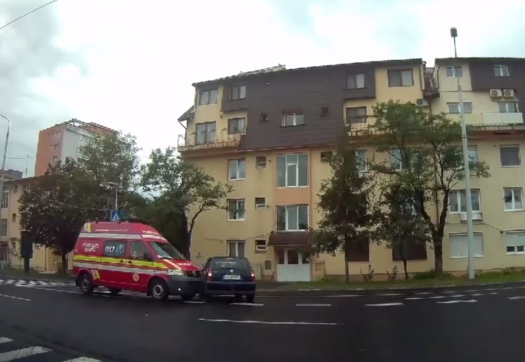 video - tamponare între o ambulanță și o mașină în sibiu