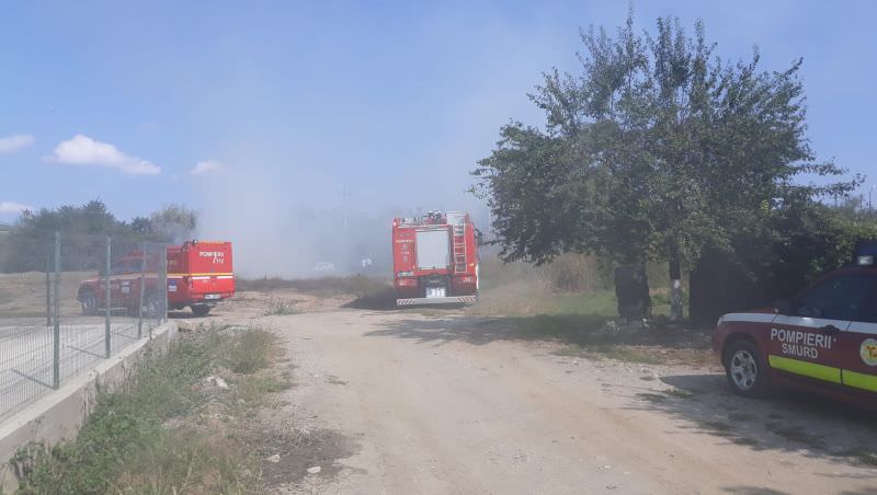 foto incendiu la avrig. arde fânul de pe câmp