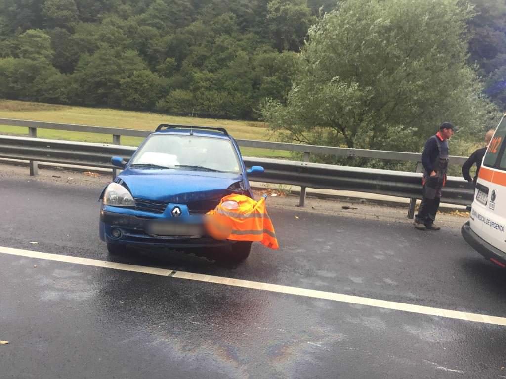 foto accident pe valea oltului. a intrat în parapet