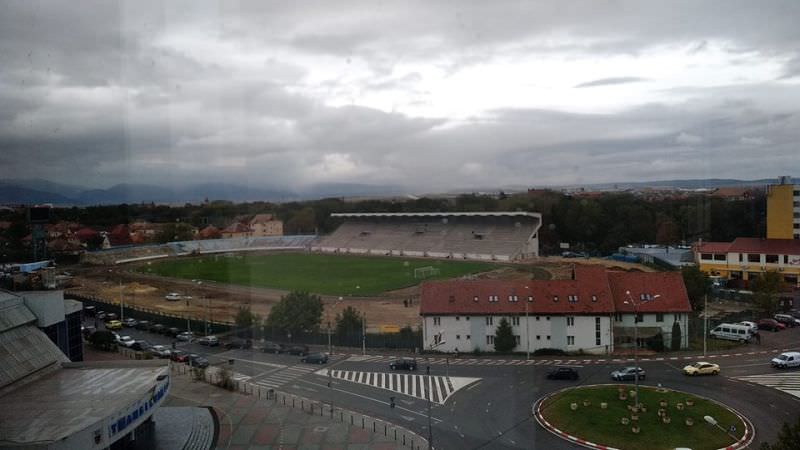 FOTO - Ritmul zilnic al lucrărilor de la stadionul Municipal - Încet și foarte încet sau mai deloc