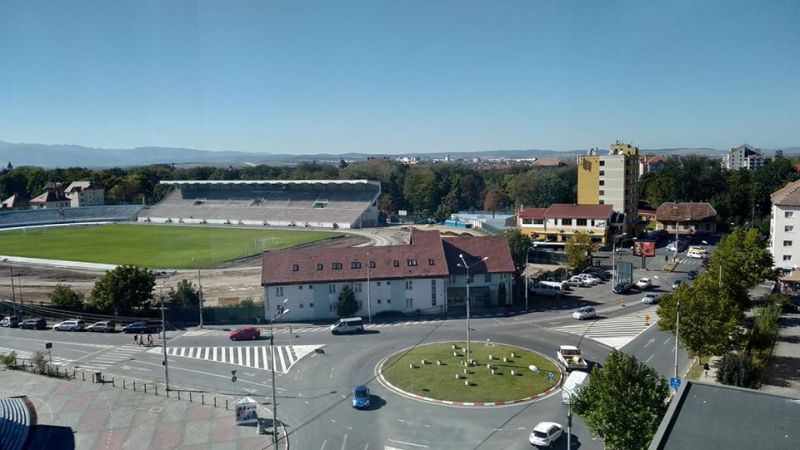 FOTO - Ritmul zilnic al lucrărilor de la stadionul Municipal - Încet și foarte încet sau mai deloc