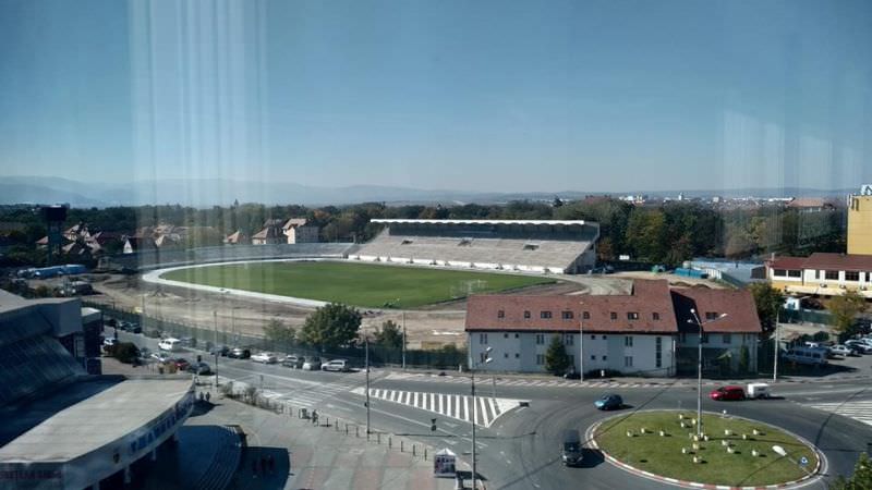 FOTO - Ritmul zilnic al lucrărilor de la stadionul Municipal - Încet și foarte încet sau mai deloc