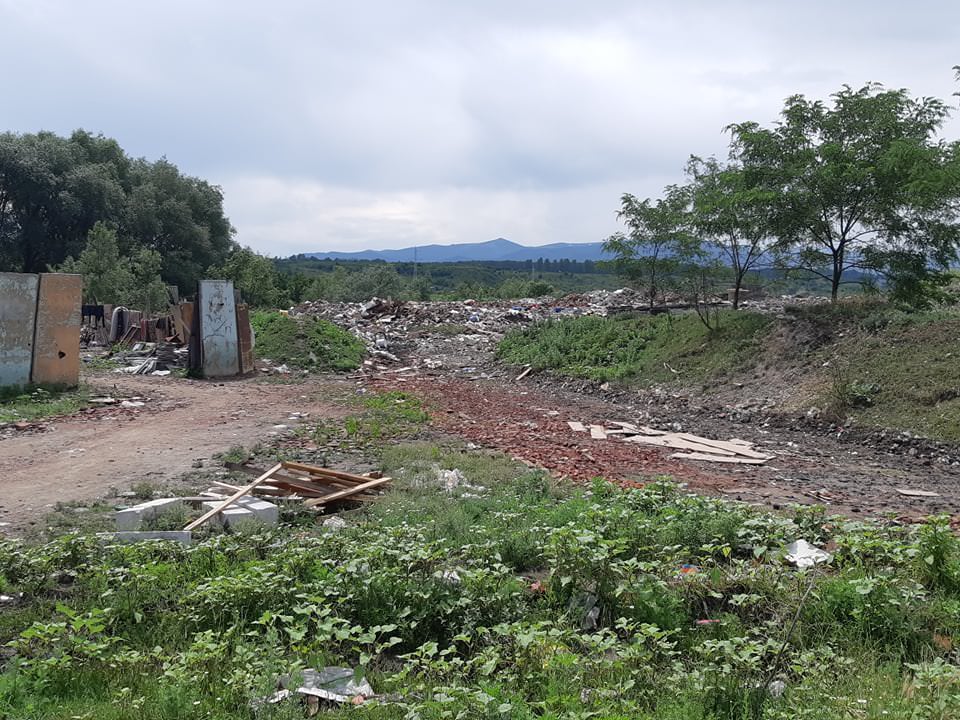 foto - tone de gunoi aruncate la marginea sibiului - imaginile sunt dezolante