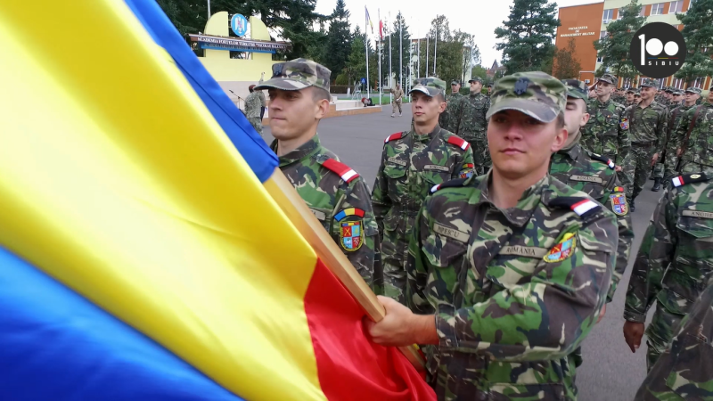 100 Romania: Mare defilare militară în centrul Sibiului