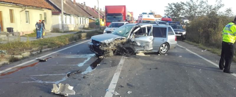 UPDATE FOTO Accident la Tălmaciu - Trei persoane rănite