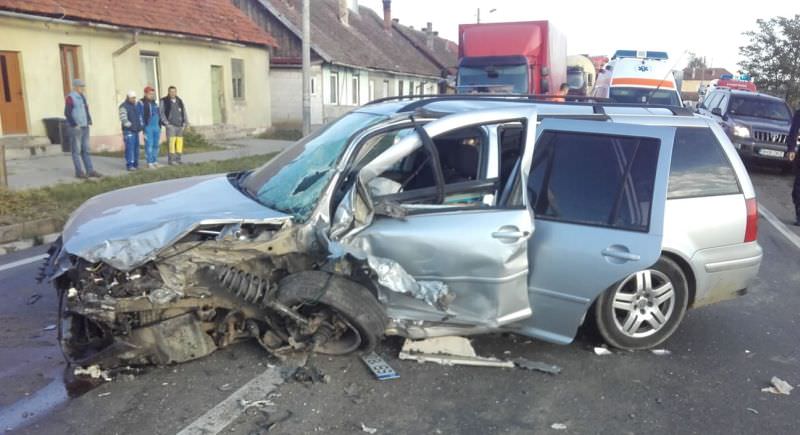 UPDATE FOTO Accident la Tălmaciu - Trei persoane rănite