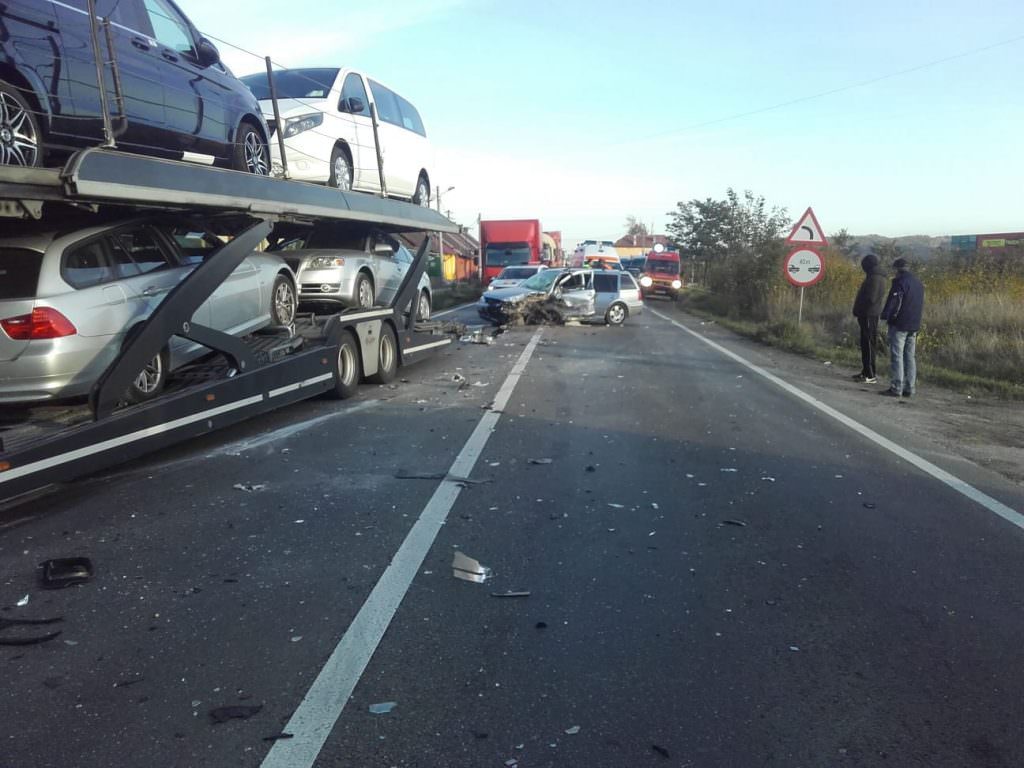 UPDATE FOTO Accident la Tălmaciu - Trei persoane rănite