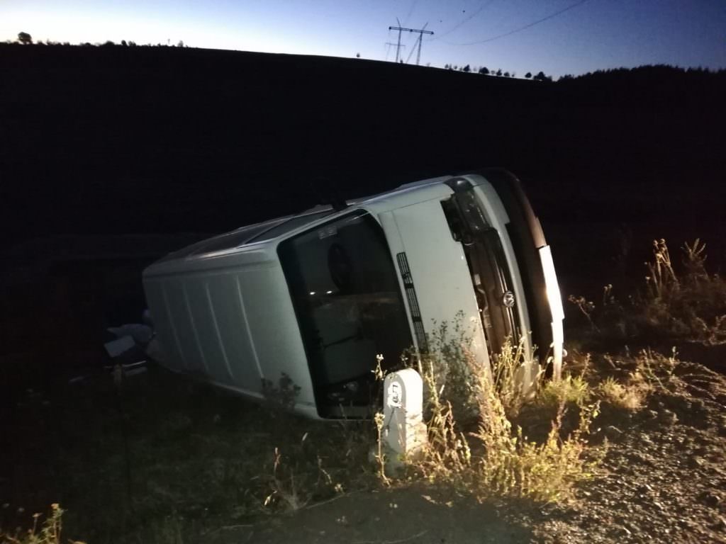 foto accident pe dn14 - nouă persoane rănite la șura mare