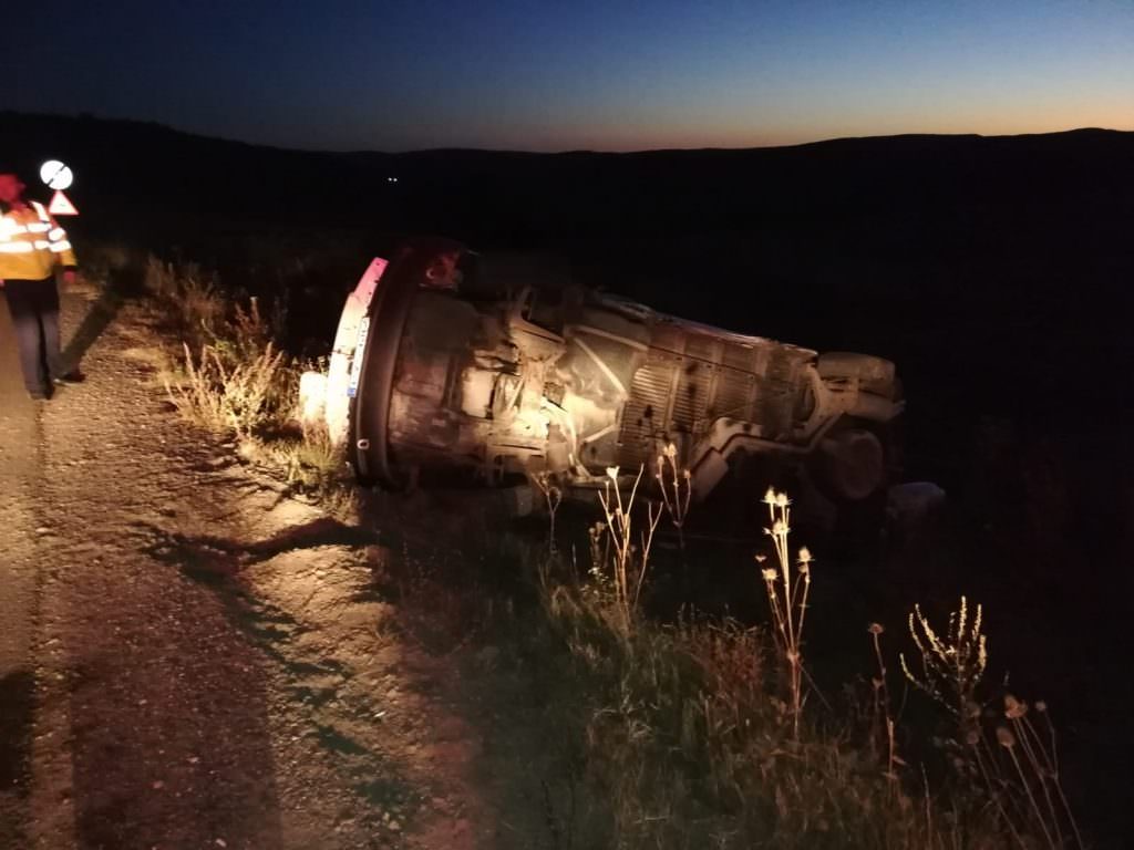 foto accident pe dn14 - nouă persoane rănite la șura mare