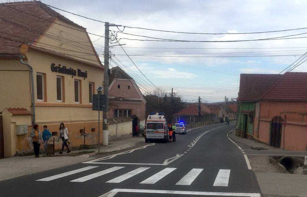 foto - biciclist lovit de o șoferiță neatentă la ruși