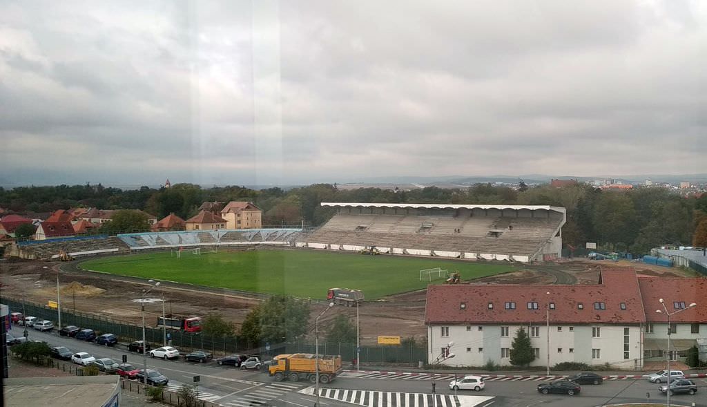 FOTO - Ritmul zilnic al lucrărilor de la stadionul Municipal - Încet și foarte încet sau mai deloc