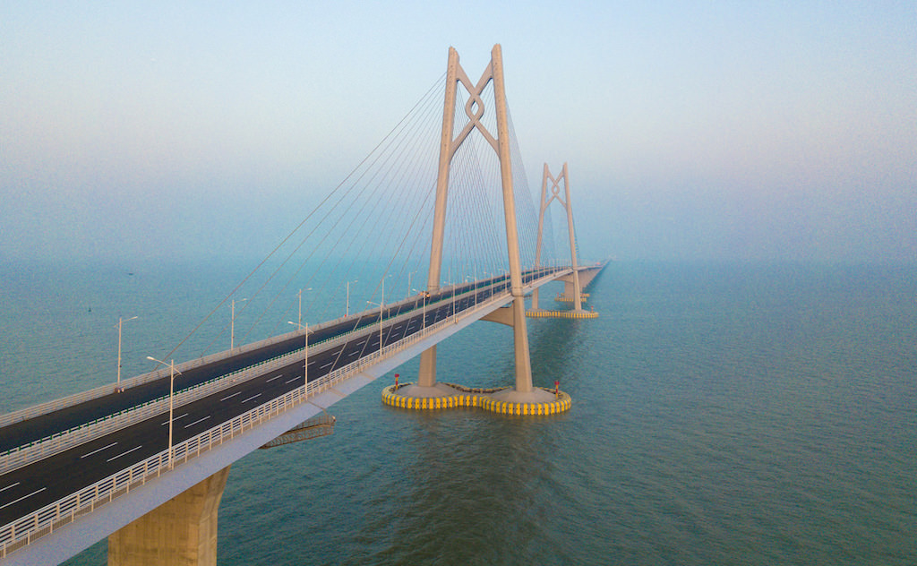 video foto a fost inaugurat cel mai lung pod din lume. arată spectaculos