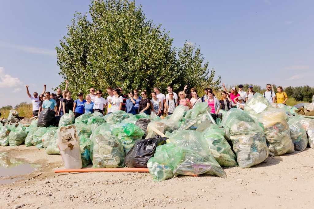 ziua curățeniei în românia - mii de saci cu gunoi strânși la sibiu