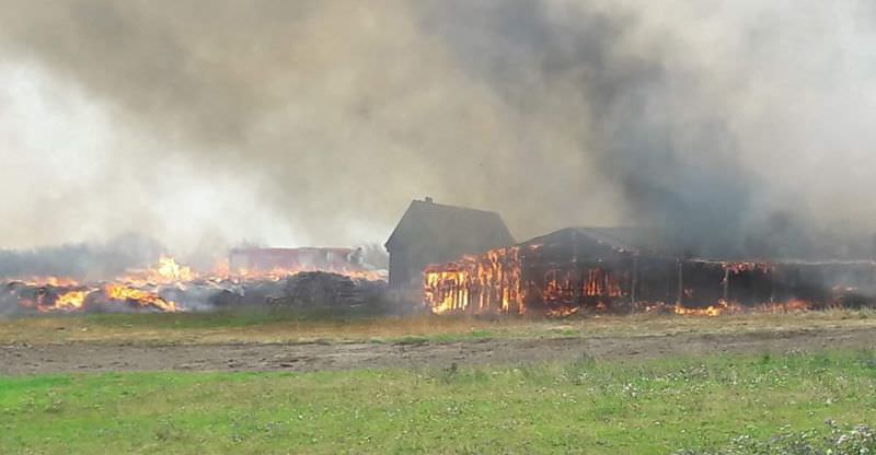 foto video incendiu în bungard. flăcări mari