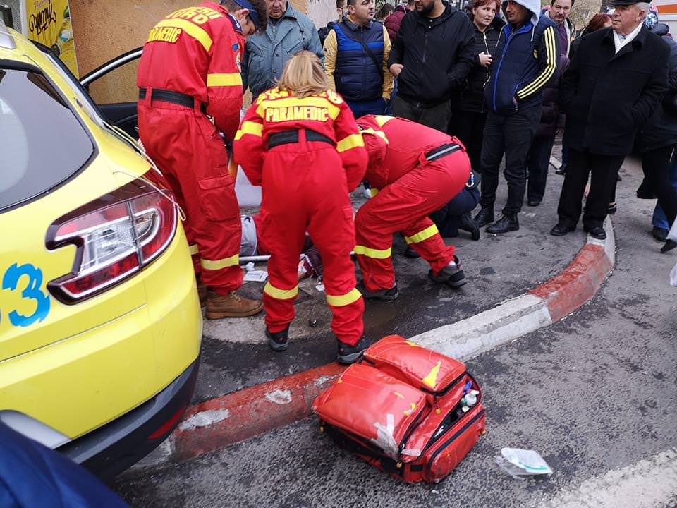 update foto patru persoane rănite într-un grav accident pe strada semaforului din sibiu