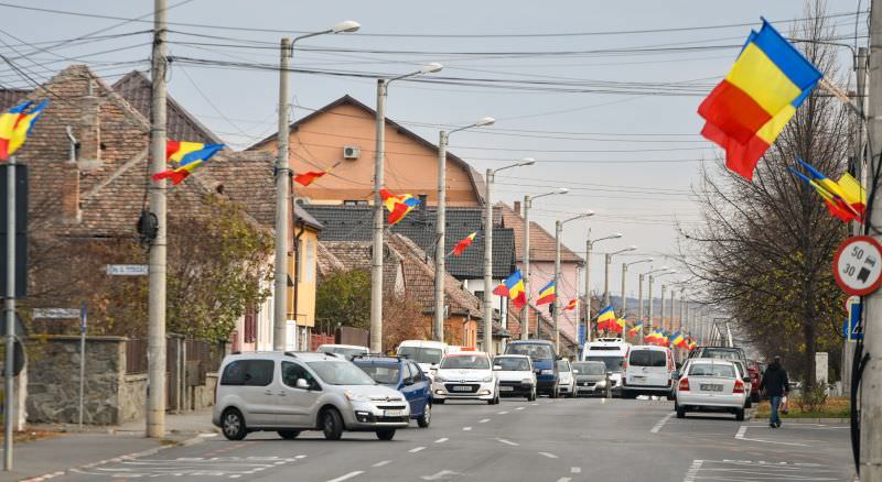 mii de steaguri tricolore arborate de ziua națională în sibiu pentru anul centenarului