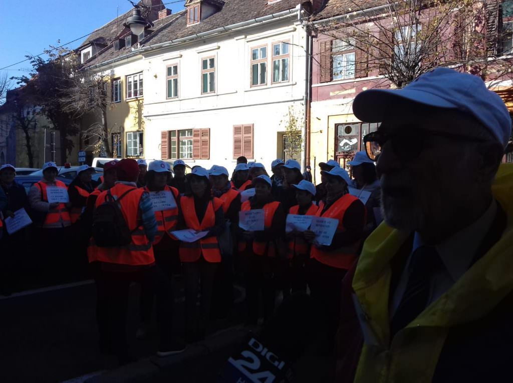 video foto - protest la consiliul județean sibiu. mesajele manifestanților