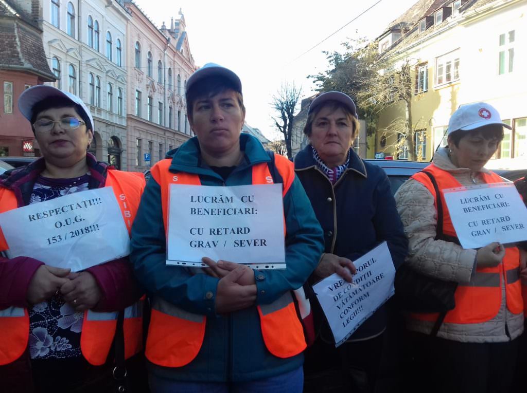 video foto - protest la consiliul județean sibiu. mesajele manifestanților