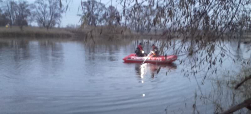 VIDEO FOTO Femeie găsită decedată într-un lac. A fost căutată două zile