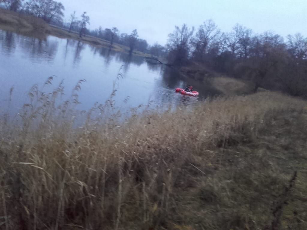 VIDEO FOTO Femeie găsită decedată într-un lac. A fost căutată două zile