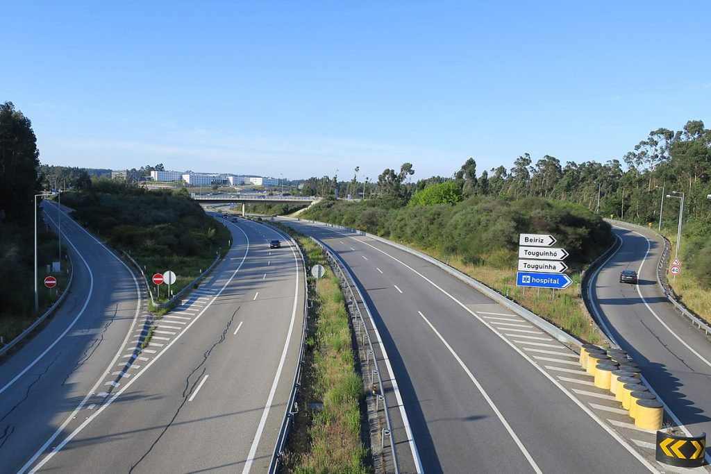 autostradă prăbușită în portugalia - sunt cel puțin doi morți