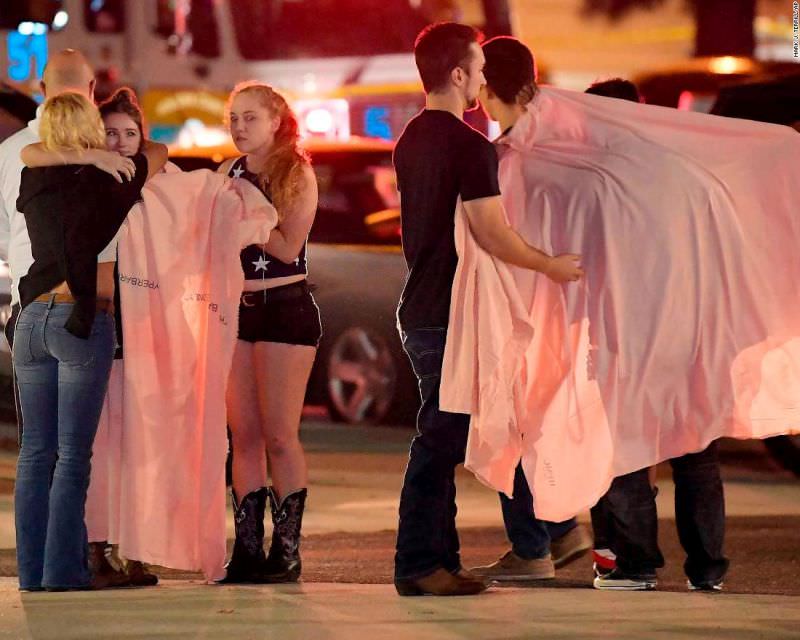 foto video atac armat într-un bar din california – 12 persoane au murit