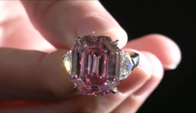 50 de milioane de dolari pentru un diamant roz – bijuteria este foarte rară