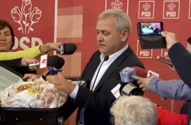 VIDEO FOTO Reacția lui Liviu Dragnea la #Teleormanleaks – a venit în Parlament cu două valize