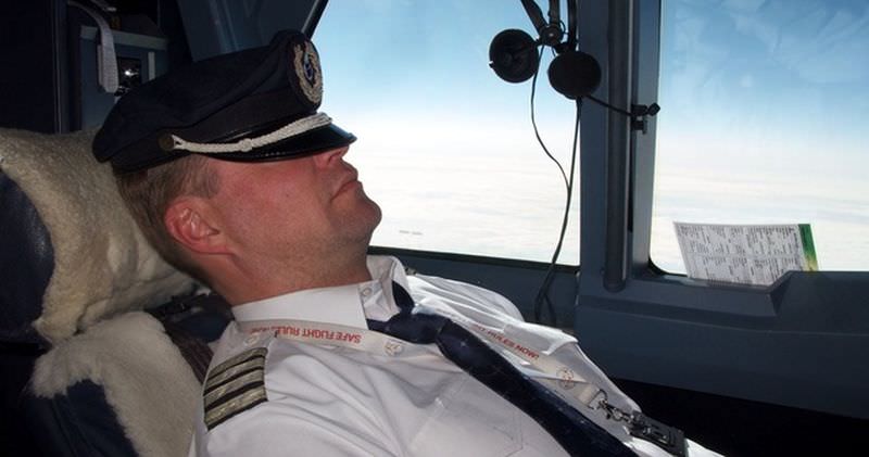 un pilot a ratat aeroportul pe care trebuia să aterizeze – a adormit la manșă
