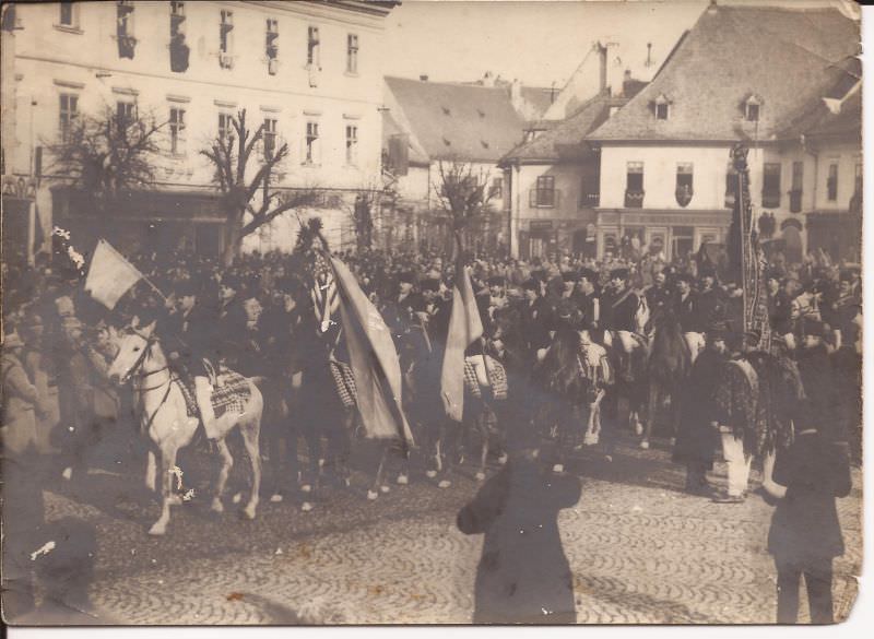 peste 8.000 de sibieni la marea unire din 1918 - cu entuziasm și fală au mers la alba iulia