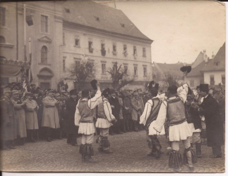 peste 8.000 de sibieni la marea unire din 1918 - cu entuziasm și fală au mers la alba iulia